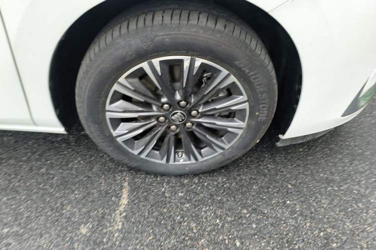 Used Buick GL8 2025 Lu Zun First Edition Right Front Wheel Hub