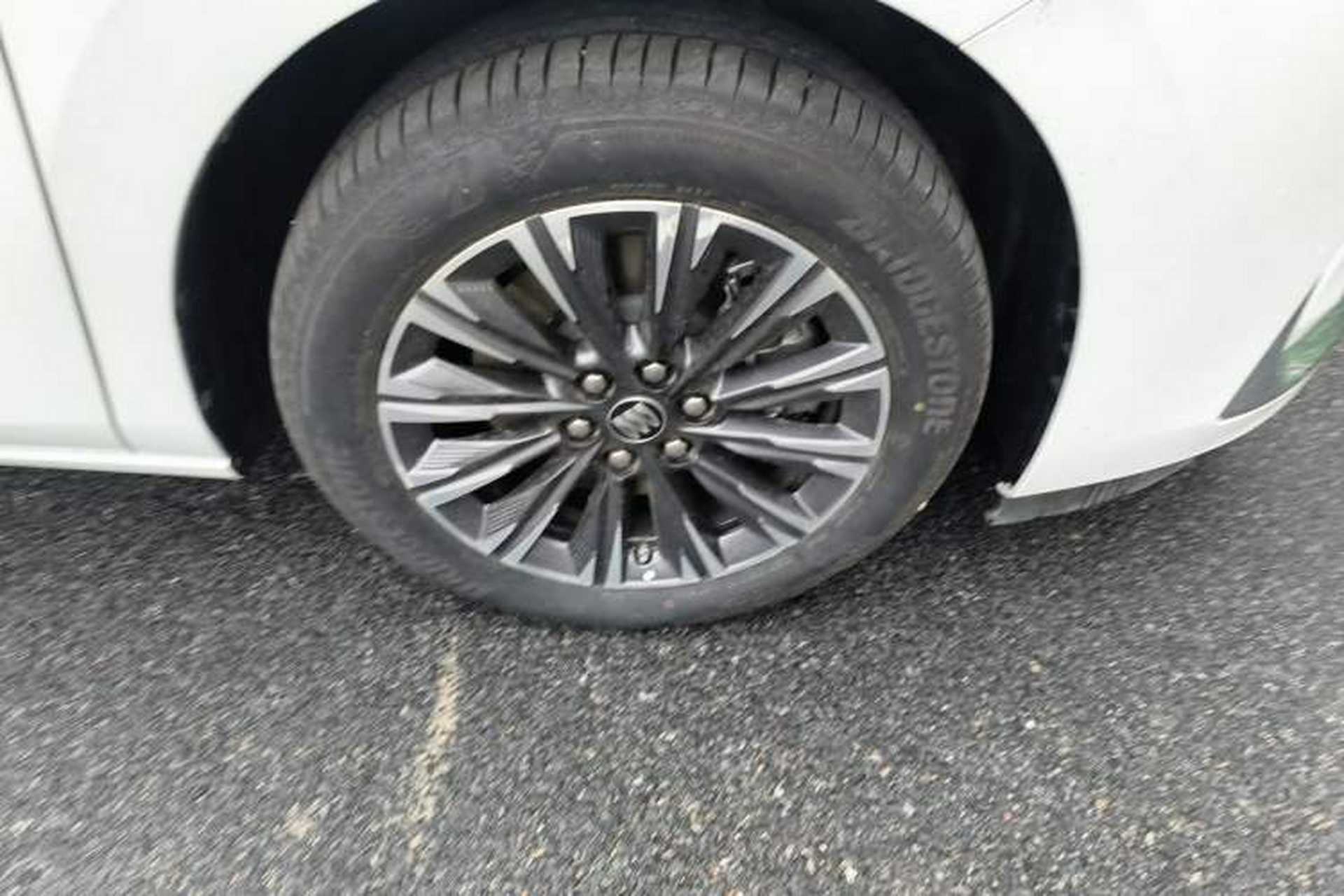 Used Buick GL8 2025 Lu Zun First Edition Right Front Wheel Hub