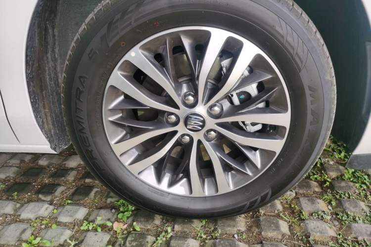 Used Buick GL8 2025 Model Land Executive Class First-Adoption Edition Right Front Wheel Hub