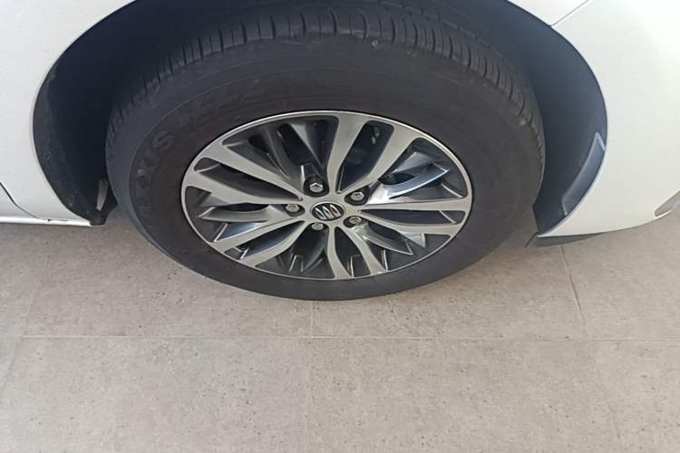 Used Buick GL8 2025 Model Land Executive Class First-Adoption Edition Right Front Wheel Hub