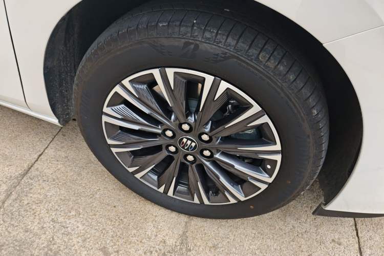 Used Buick GL8 2025 Lu Zun Deluxe Edition Right Front Wheel Hub