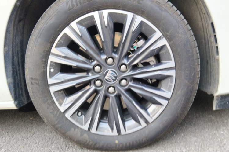 Used Buick GL8 2025 Lu Zun Smart Enjoyment Edition Right Front Wheel Hub