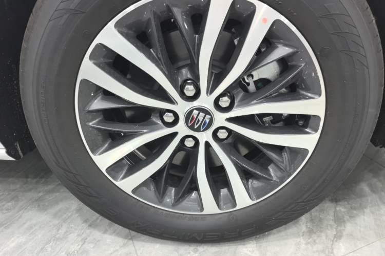 Used Buick GL8 2025 Model Land Cruiser Business Class Comfort DG Edition Right Front Wheel Hub