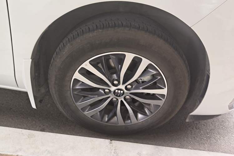 Used Buick GL8 2025 Model Land Executive Class First-Adoption Edition Right Front Wheel Hub