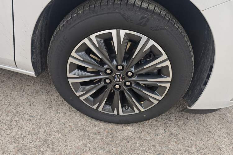 Used Buick GL8 2025 Lu Zun Deluxe Edition Right Front Wheel Hub