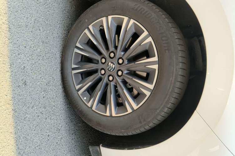Used Buick GL8 2025 Lu Zun Deluxe Edition Right Front Wheel Hub