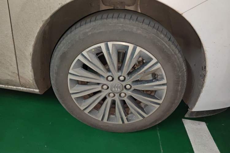 Used Buick GL8 2025 Lu Zun Deluxe Edition Right Front Wheel Hub