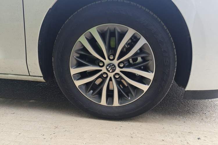 Used Buick GL8 2025 Model Land Executive Class First-Adoption Edition Right Front Wheel Hub