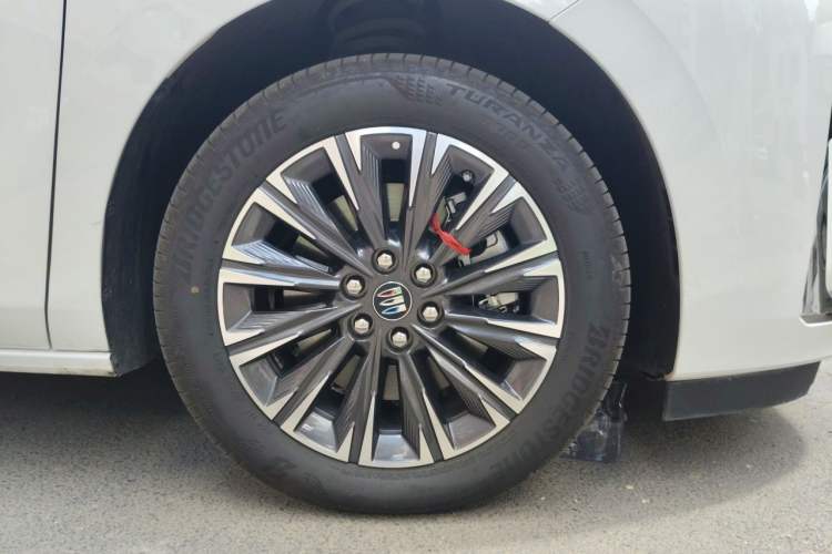 Used Buick GL8 2025 Lu Zun Deluxe Edition Right Front Wheel Hub