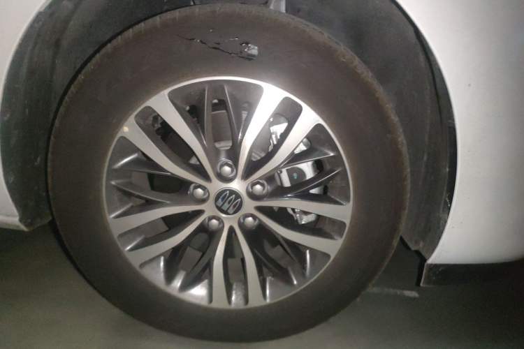 Used Buick GL8 2025 Model Land Cruiser Business Class Comfort DG Edition Right Front Wheel Hub