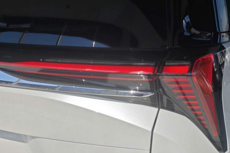 Used Buick GL8 2025 Lu Zun Smart Enjoyment Edition Right Rear Taillight
