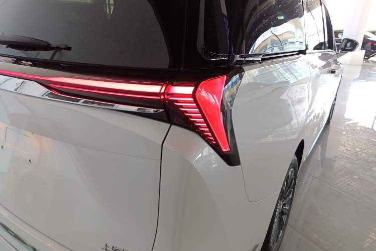 Used Buick GL8 2025 Lu Zun Smart Enjoyment Edition Right Rear Taillight