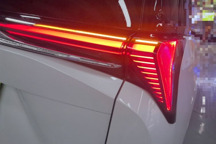 Used Buick GL8 2025 Lu Zun Deluxe Edition Right Rear Taillight