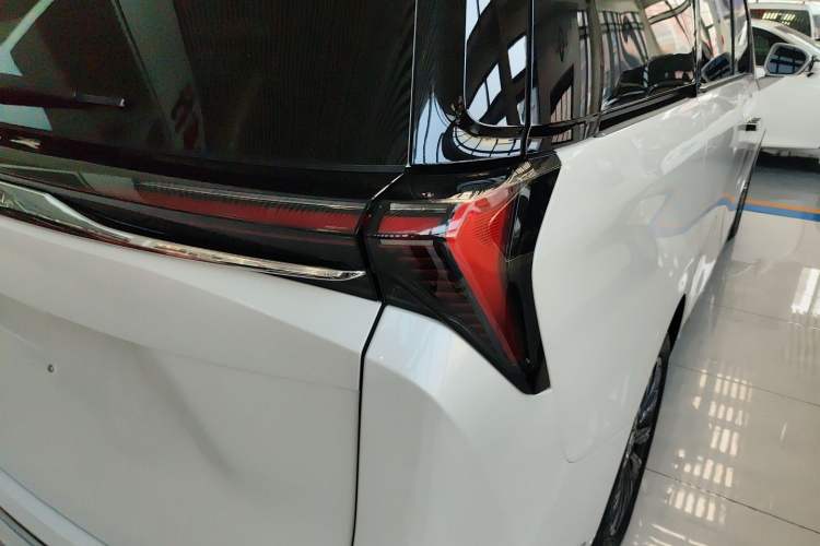 Used Buick GL8 2025 Lu Zun Smart Enjoyment Edition Right Rear Taillight