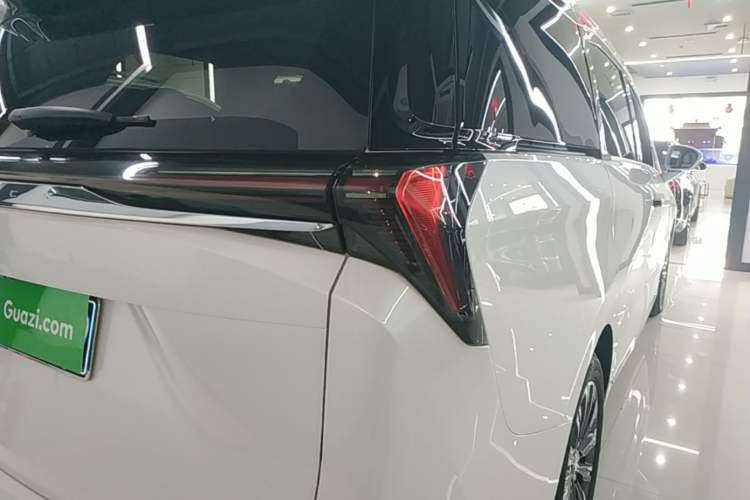 Used Buick GL8 2025 Lu Zun Smart Enjoyment Edition Right Rear Taillight