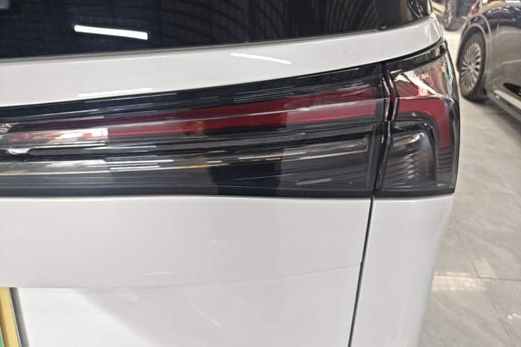 Used Buick GL8 2025 Model Land Executive Class First-Adoption Edition Right Rear Taillight