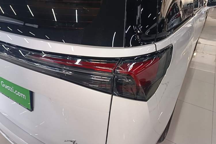 Used Buick GL8 2025 Model Land Executive Class First-Adoption Edition Right Rear Taillight