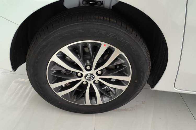 Used Buick GL8 2025 Model Land Cruiser Business Class Comfort DG Edition Right Rear Wheel Hub