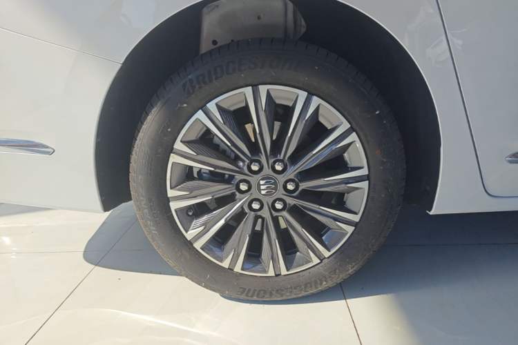 Used Buick GL8 2025 Lu Zun Smart Enjoyment Edition Right Rear Wheel Hub