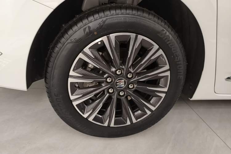 Used Buick GL8 2025 Lu Zun Smart Enjoyment Edition Right Rear Wheel Hub
