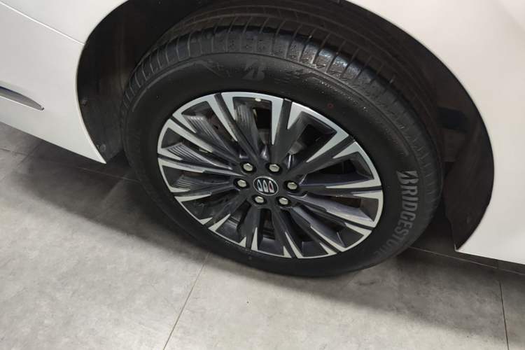 Used Buick GL8 2025 Lu Zun Smart Enjoyment Edition Right Rear Wheel Hub