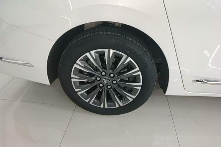Used Buick GL8 2025 Lu Zun Smart Enjoyment Edition Right Rear Wheel Hub