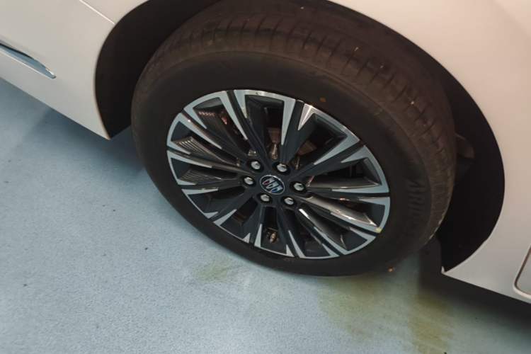 Used Buick GL8 2025 Lu Zun Smart Enjoyment Edition Right Rear Wheel Hub