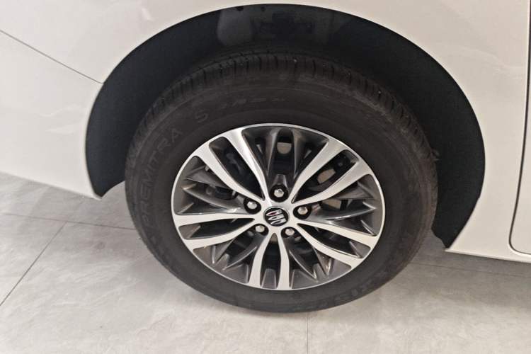 Used Buick GL8 2025 Model Land Executive Class First-Adoption Edition Right Rear Wheel Hub