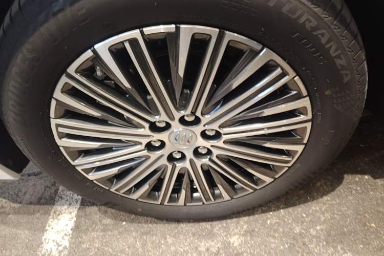 Used Buick GL8 2025 Lu Zun Deluxe Edition Right Rear Wheel Hub