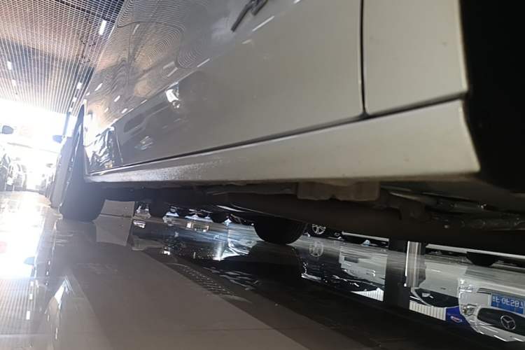 Used Buick GL8 2025 Model Land Executive Class First-Adoption Edition Right Side Sill