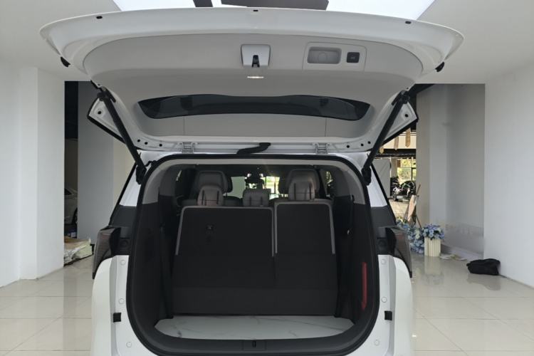 Used Buick GL8 2025 Lu Zun Deluxe Edition Trunk