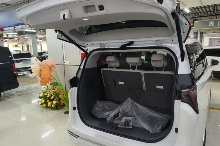 Used Buick GL8 2025 Lu Zun Deluxe Edition Trunk