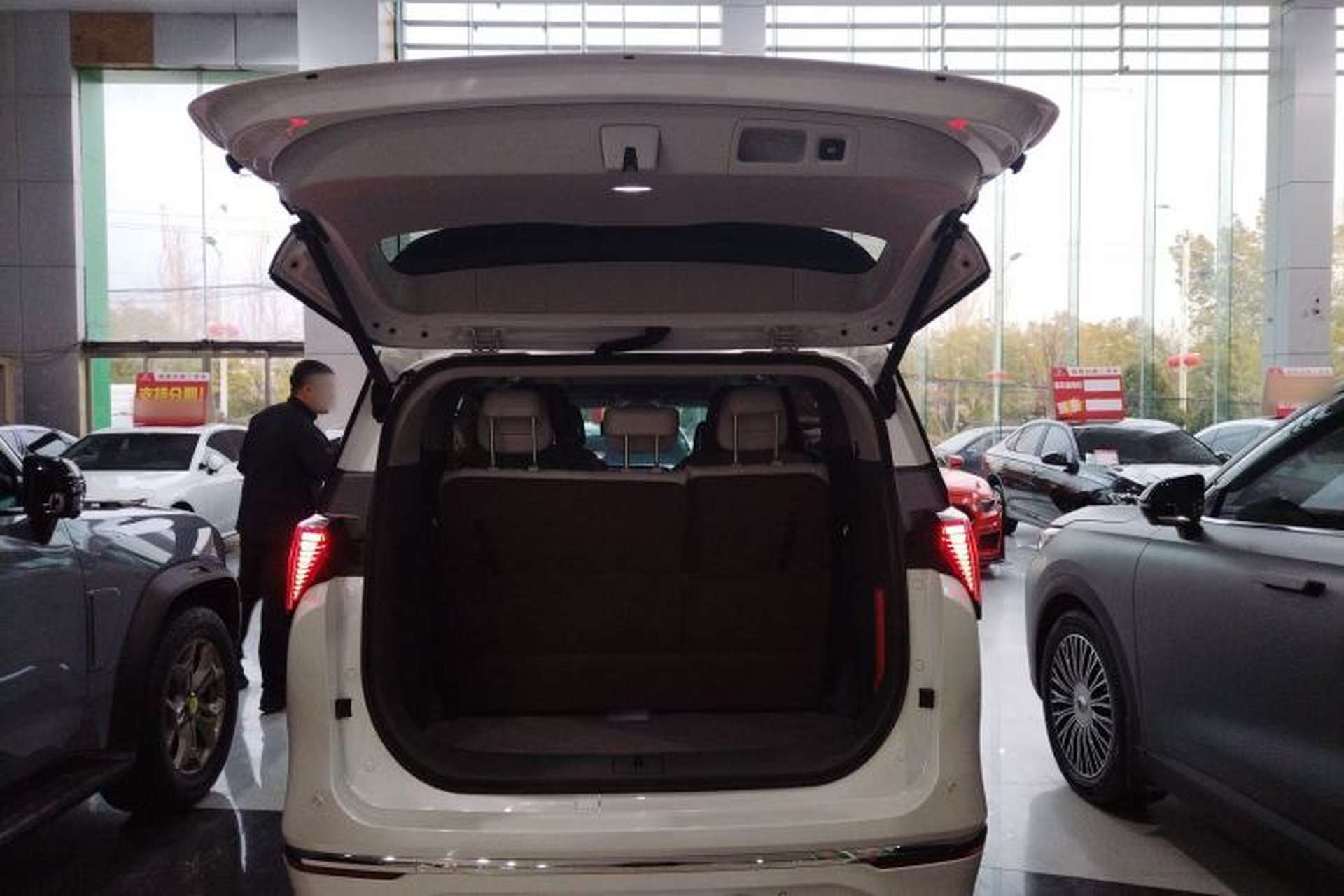 Used Buick GL8 2025 Lu Zun Smart Enjoyment Edition Trunk
