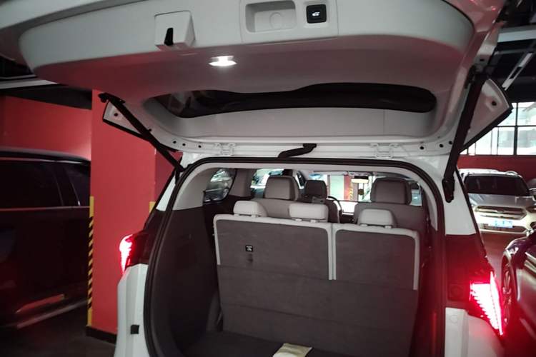 Used Buick GL8 2025 Lu Zun Deluxe Edition Trunk