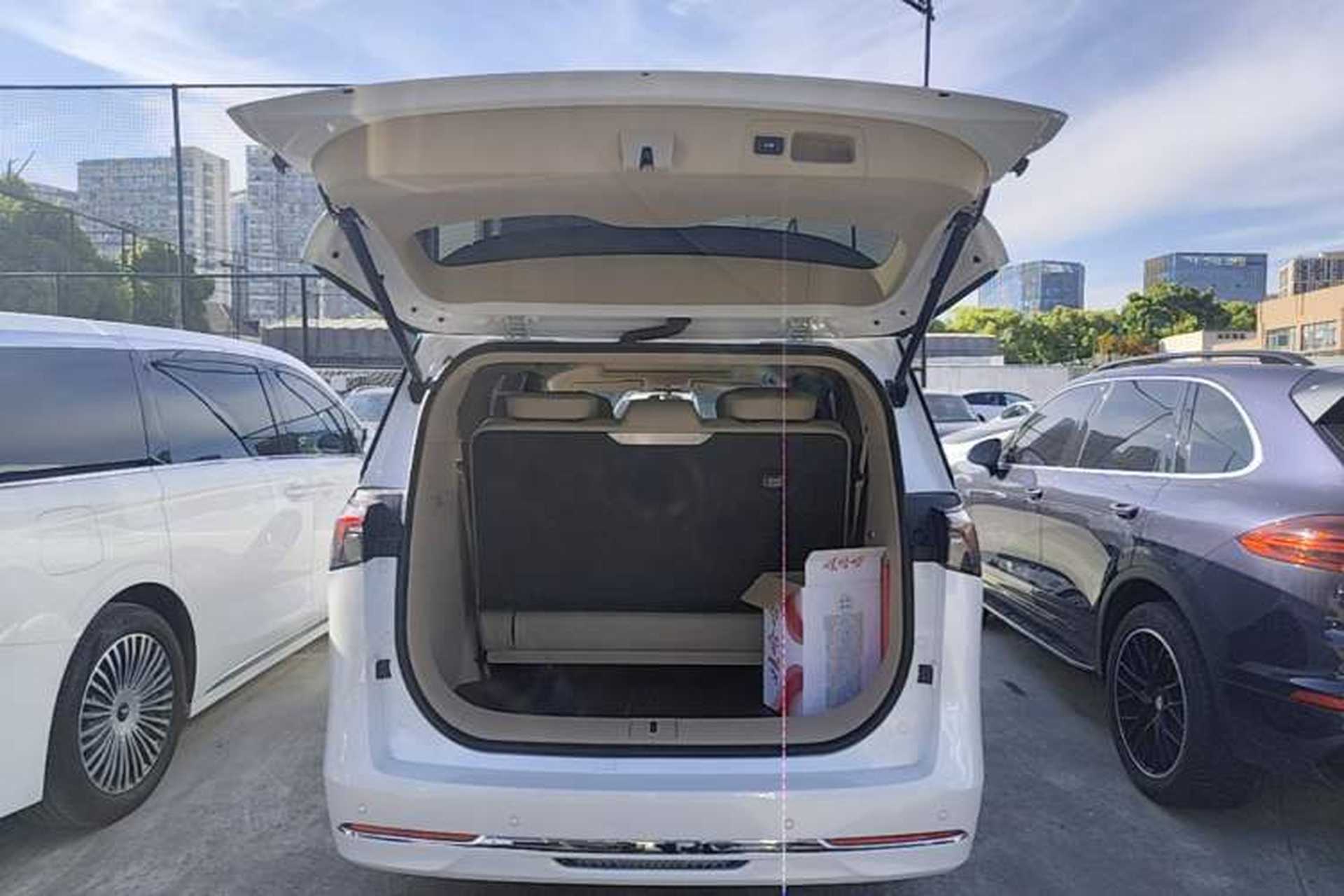 Used Buick GL8 2025 Model Land Executive Class First-Adoption Edition Trunk