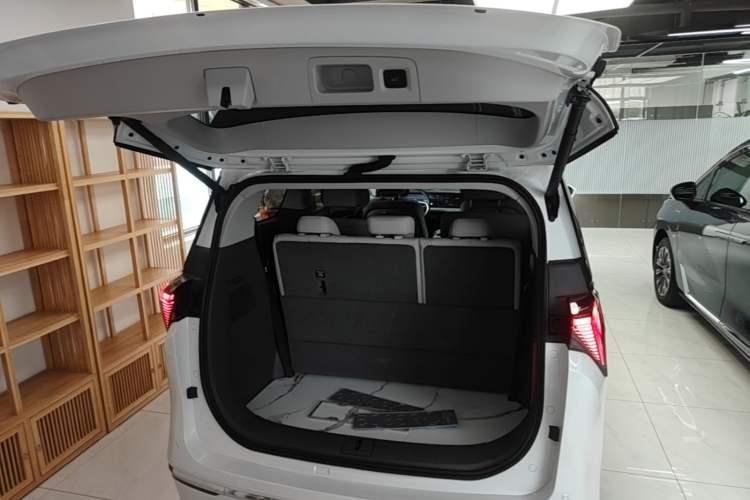 Used Buick GL8 2025 Lu Zun Deluxe Edition Trunk