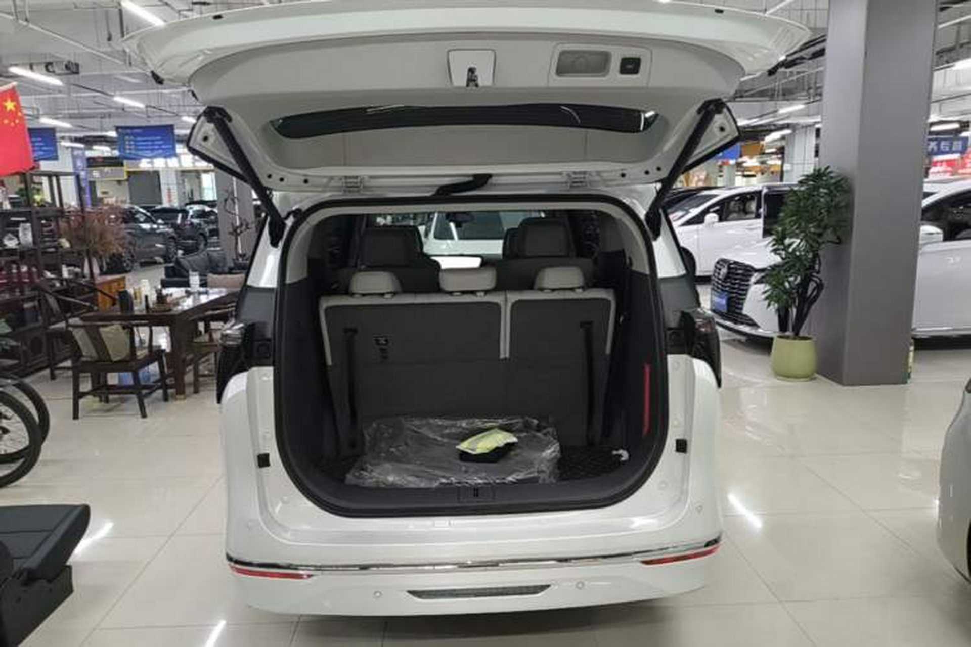 Used Buick GL8 2025 Lu Zun Smart Enjoyment Edition Trunk