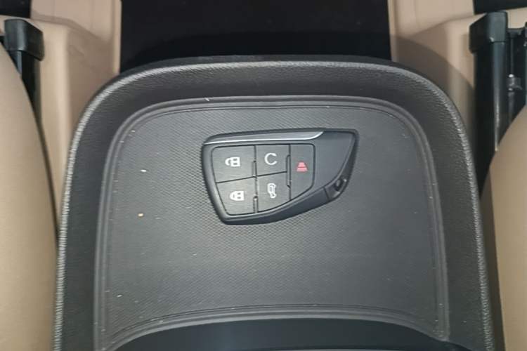 Used Buick GL8 2025 Model Land Executive Class First-Adoption Edition Vehicle Key