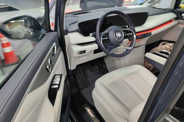 Used Buick GL8 2026 Model Lu Zun Luxury Edition Driver Seat