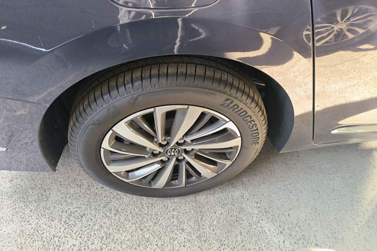 Used Buick GL8 2026 Model Lu Zun Luxury Edition Exterior 8