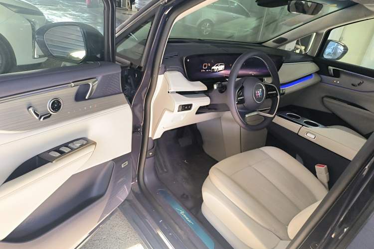 Used Buick GL8 2026 Model Lu Zun Luxury Edition Interior 3