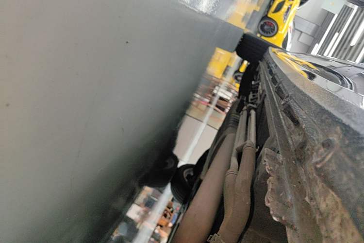 Used Buick GL8 2026 Model Lu Zun Luxury Edition Right Side Sill