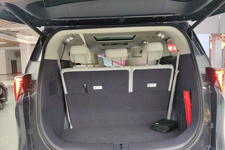 Used Buick GL8 2026 Model Lu Zun Luxury Edition Trunk