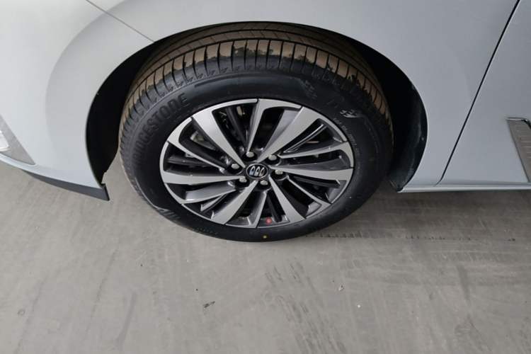 Used Buick GL8 2026 Model Lu Zun Smart Enjoyment Edition Left Front Wheel Hub