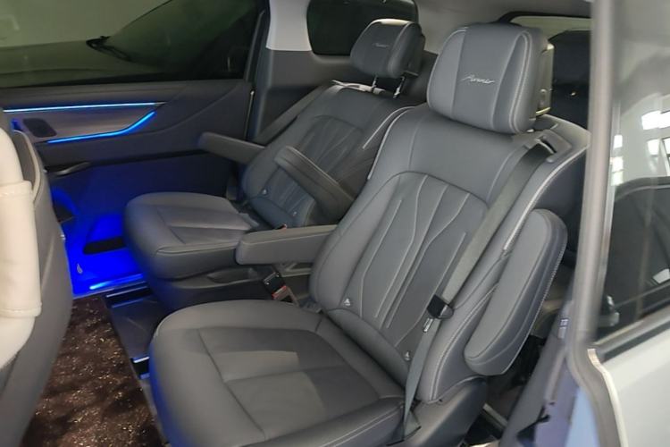 Used Buick GL8 2026 Model Lu Zun Smart Enjoyment Edition Left Rear Seat