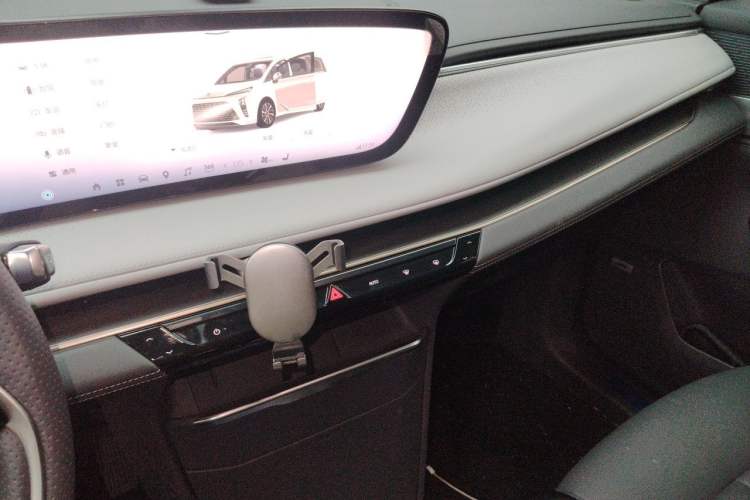 Used Buick GL8 2026 Model Lu Zun Prestige Edition Audio And AC Panel
