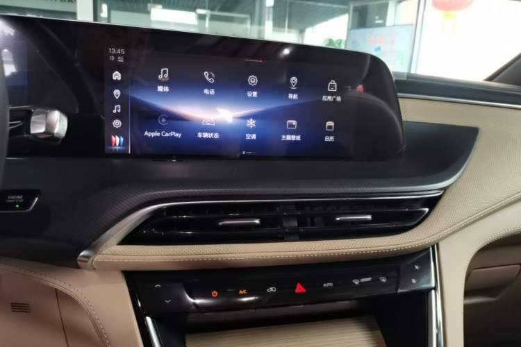 Used Buick GL8 2026 Model Land Rover Business Class Comfort DG Edition Audio And AC Panel
