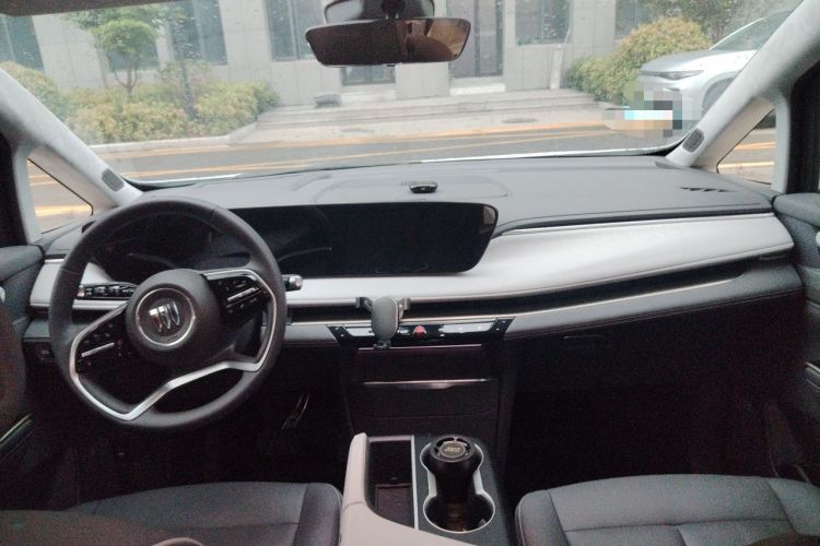 Used Buick GL8 2026 Model Lu Zun Prestige Edition Center Console