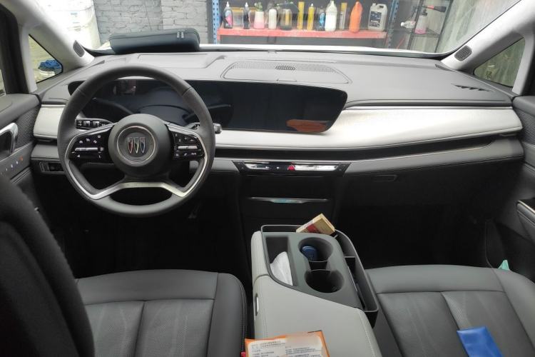 Used Buick GL8 2026 Model Lu Zun Prestige Edition Center Console