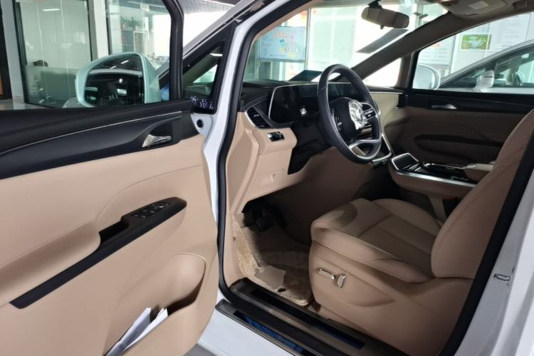 Used Buick GL8 2026 Model Land Rover Business Class Comfort DG Edition Driver Seat